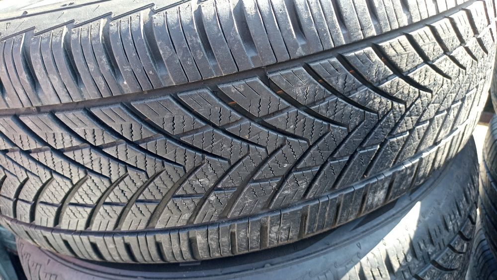 235/60/18 всесезонный 2 шт