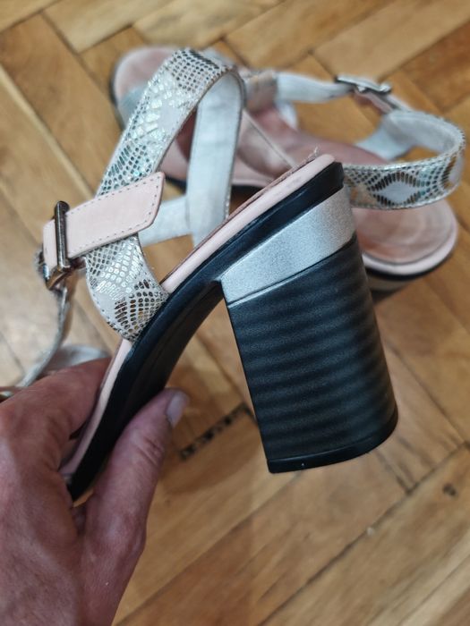 Дамски сандали от естествена кожа