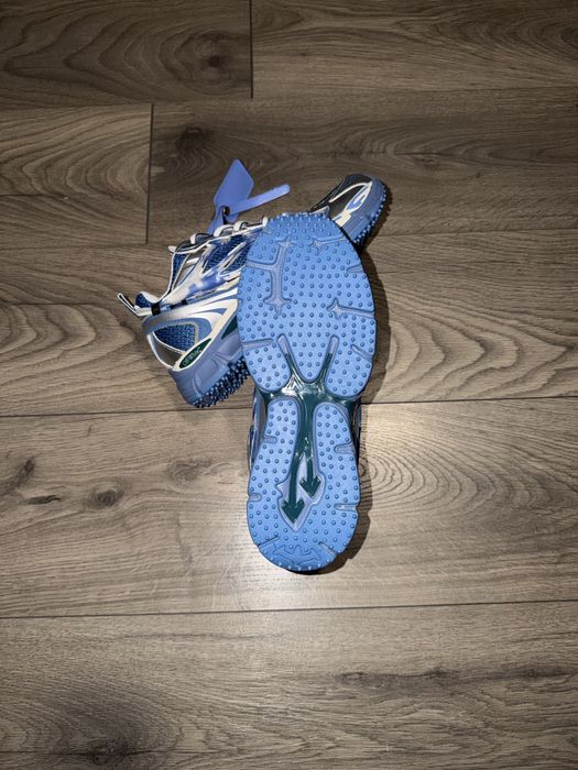 Off White Be Right Back