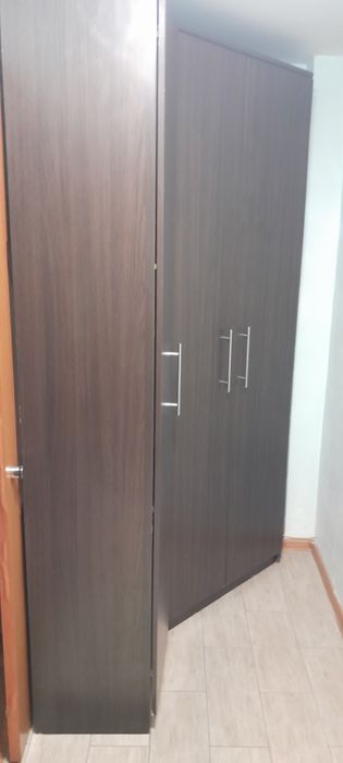 Срочно продам угловой шкаф