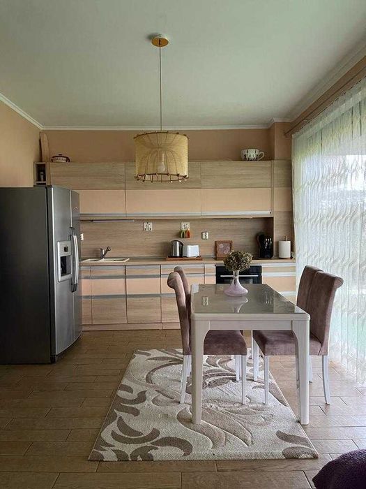 Триетажна къща в Бяла