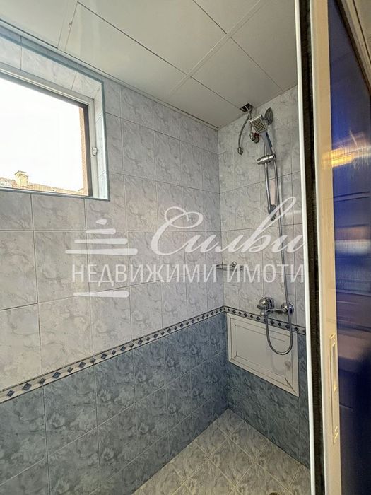 Дава се под наем Тристаен апартамент в Шумен, Център - 70 кв.м за 357 € - Снимка #9