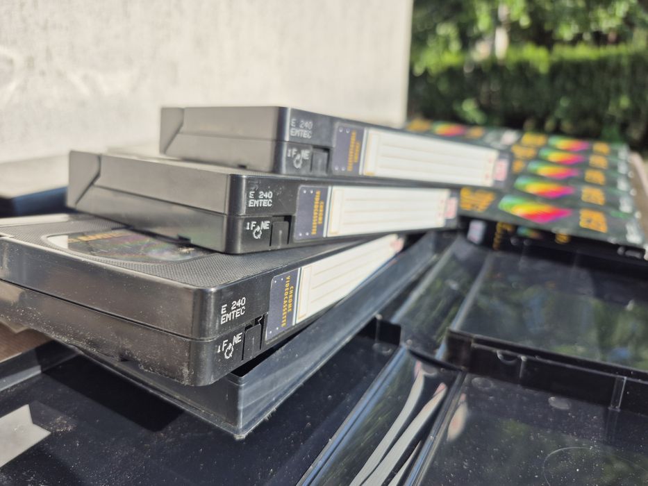 Vând 19 casete video VHS originale EMTEC de 240minute filme 1970-1990