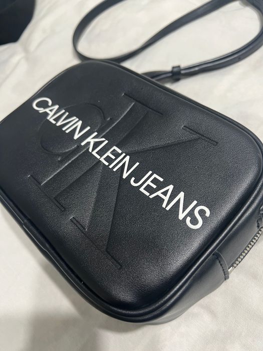 Calvin Klein дамска чанта с дълга дръжка