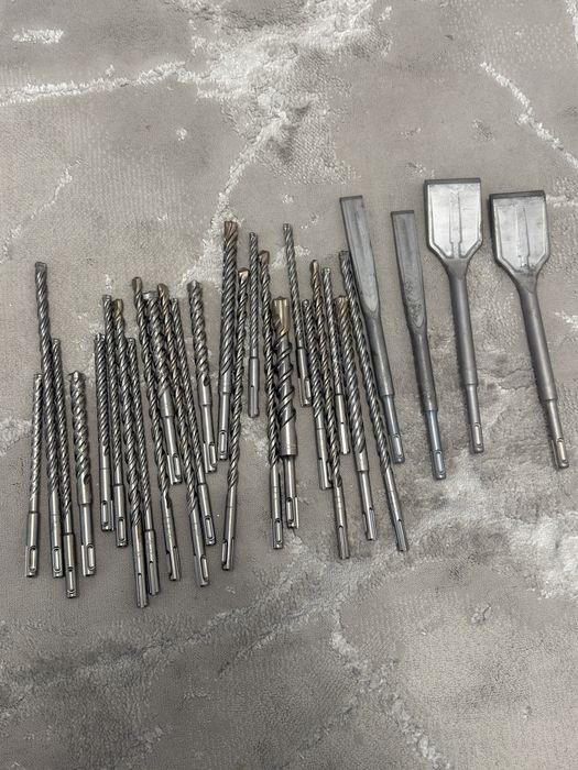 De vânzare carote si burghie profesionale (Hilti si Milwaukee)