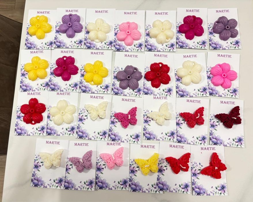 Martisoare din ceara parfumate si colorate. La 10 martisoare primiti 2