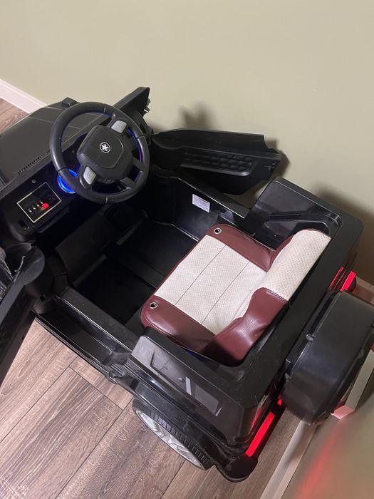 Продам детский автомобиль мерседес