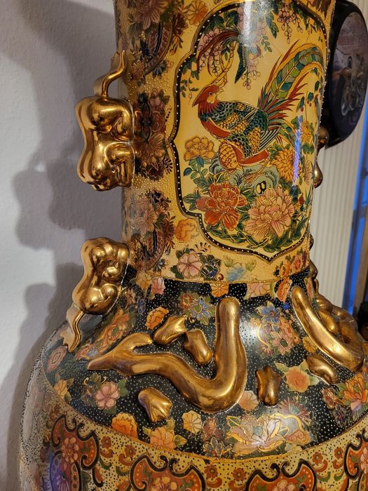 Китайска ваза висока 1.58 см. Широка 50 см