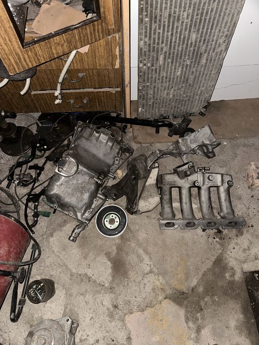 На АУДИ  А6 Запчасти матор