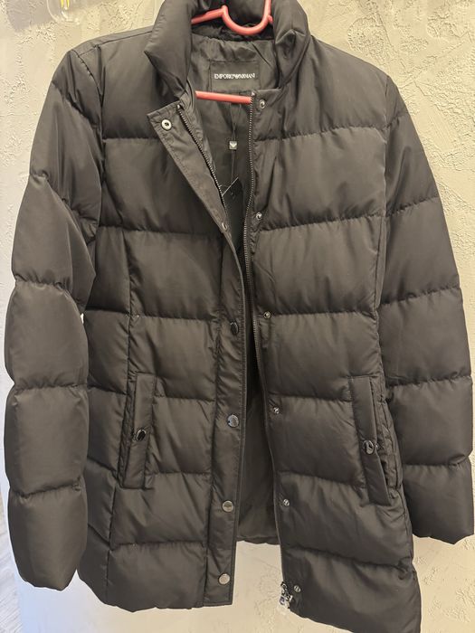 Продам новую куртку Armani размер 42