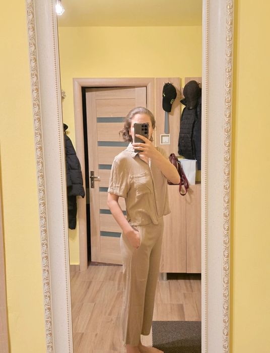 Vand compleu marimea xs, astept si oferte