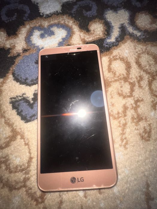 Продам телефон LG