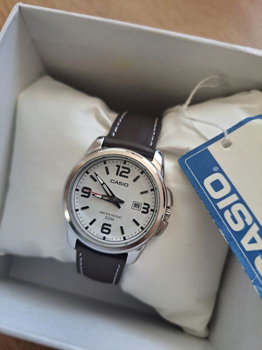 Ceas nou CASIO maro