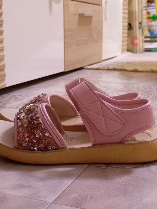 Продам босоножки 34