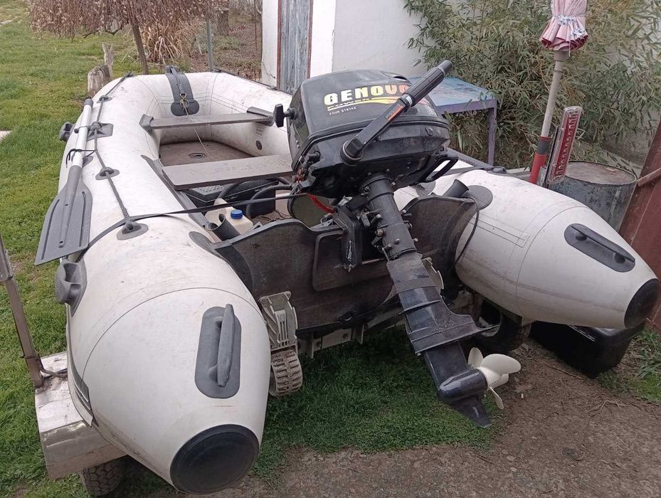 Гумена лодка с двигател