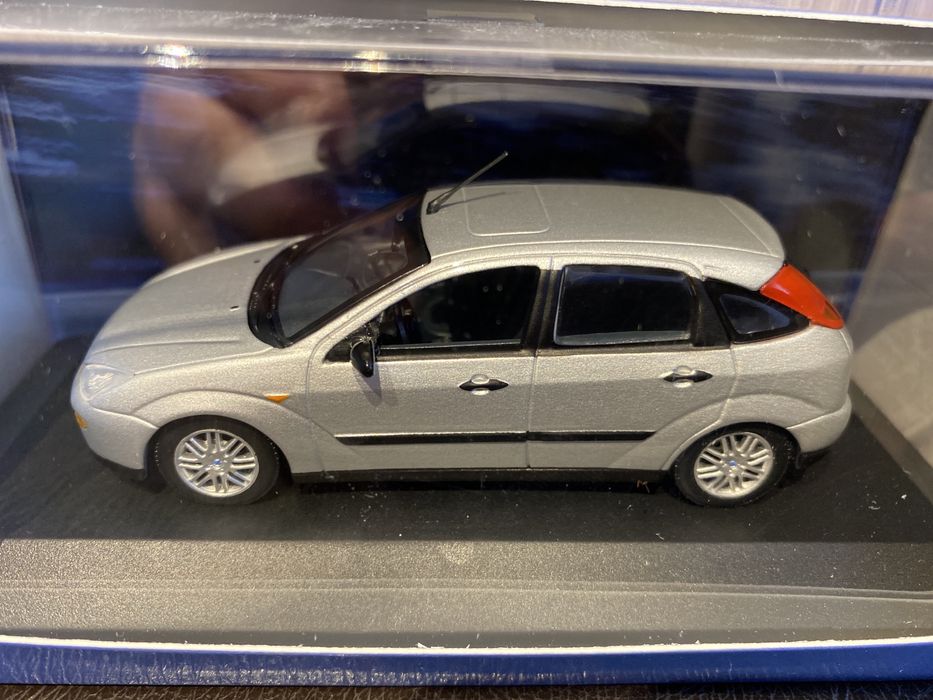 Minichamps Ford FOCUS an 1999 5 usi macheta metalică scara 1:43