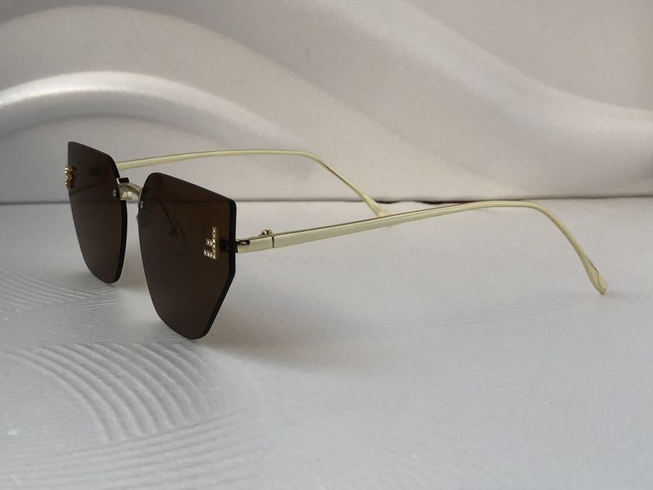 Модерни дамски слънчеви очила