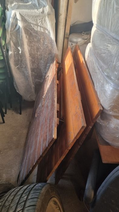 Продаю матрасы стулья столы двери