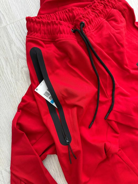 Trening Nike TECH Fleece Rosu 2024 - Model Unisex Premium Bumbac