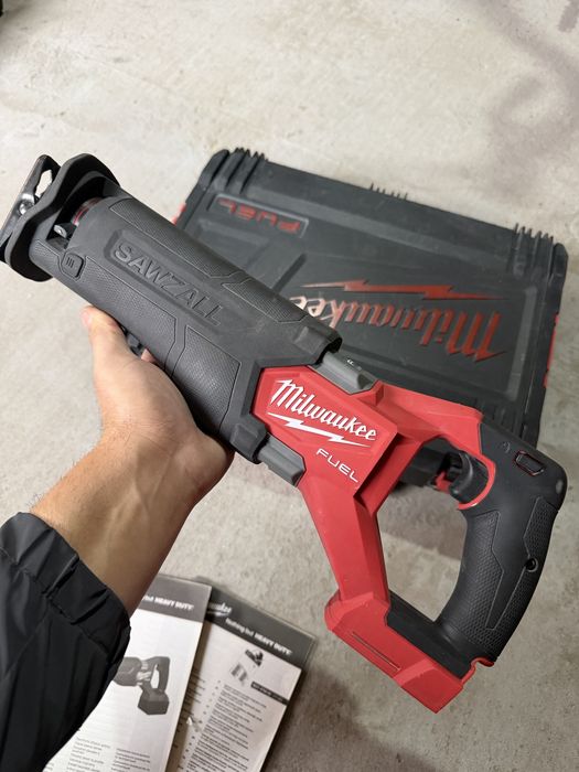 Milwaukee M18 FSZ sawzall саблен трион