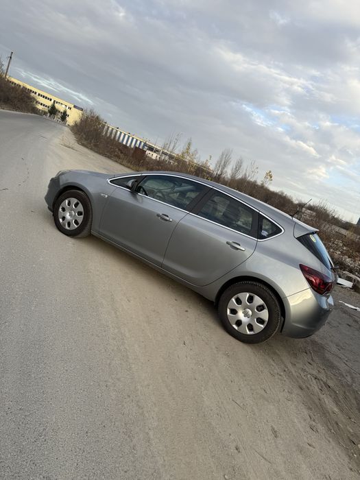 Opel Astra J  2010