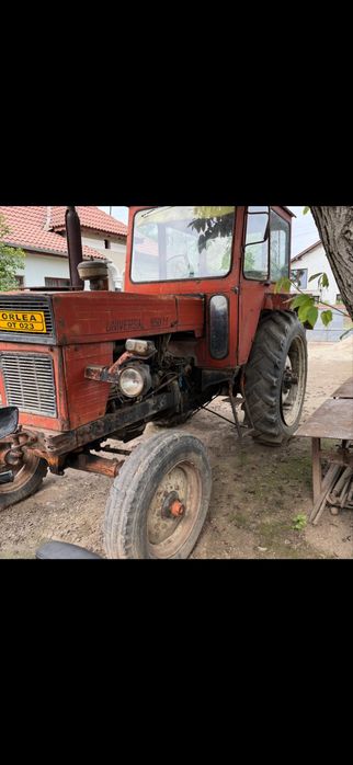 Vand tractor, semanatoare grau, semanatoare porum, disc , plug si met erbicidat