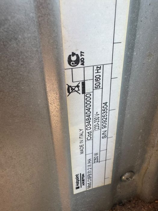 Срочно продам электродуховку Ariston