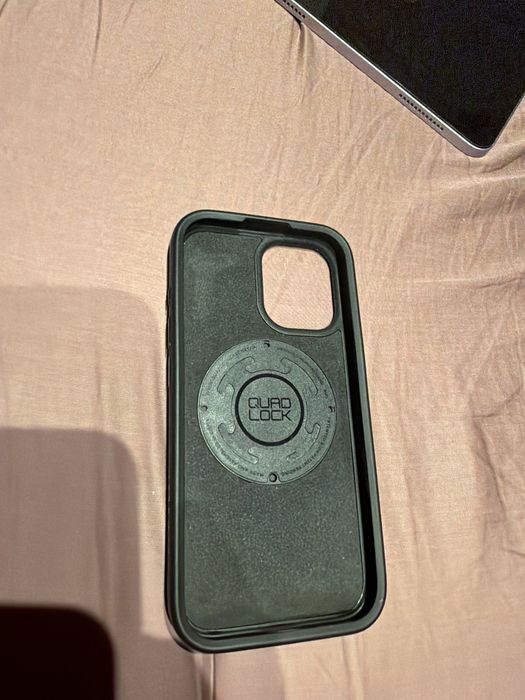 Se vinde husa QuadLock iPhone 15 MagCase