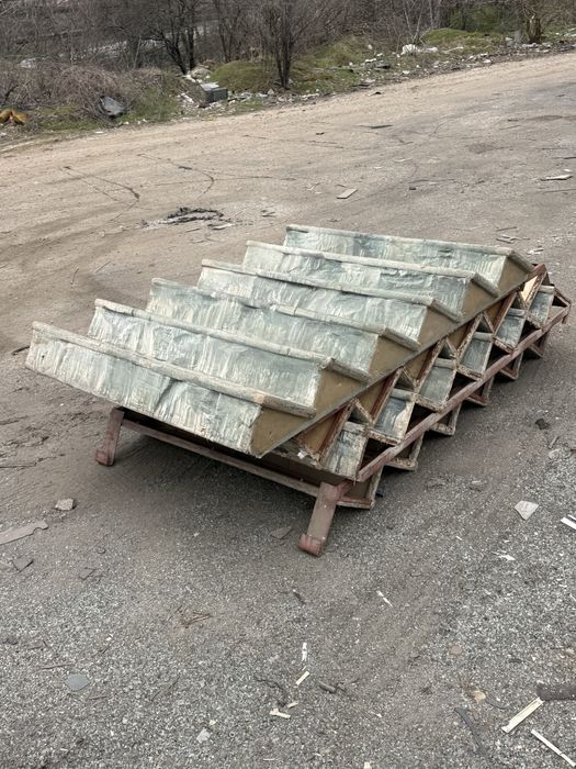 Метални стъпала два вида