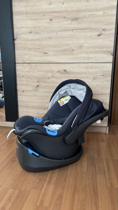 столче за кола  Сhicco 0+ (мах13кг) перфектно състояние