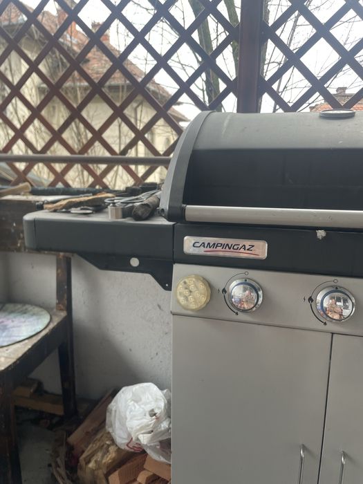 Gratar de exterior pe gaz
