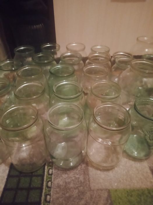 Продам банки  1 лит. По 100т