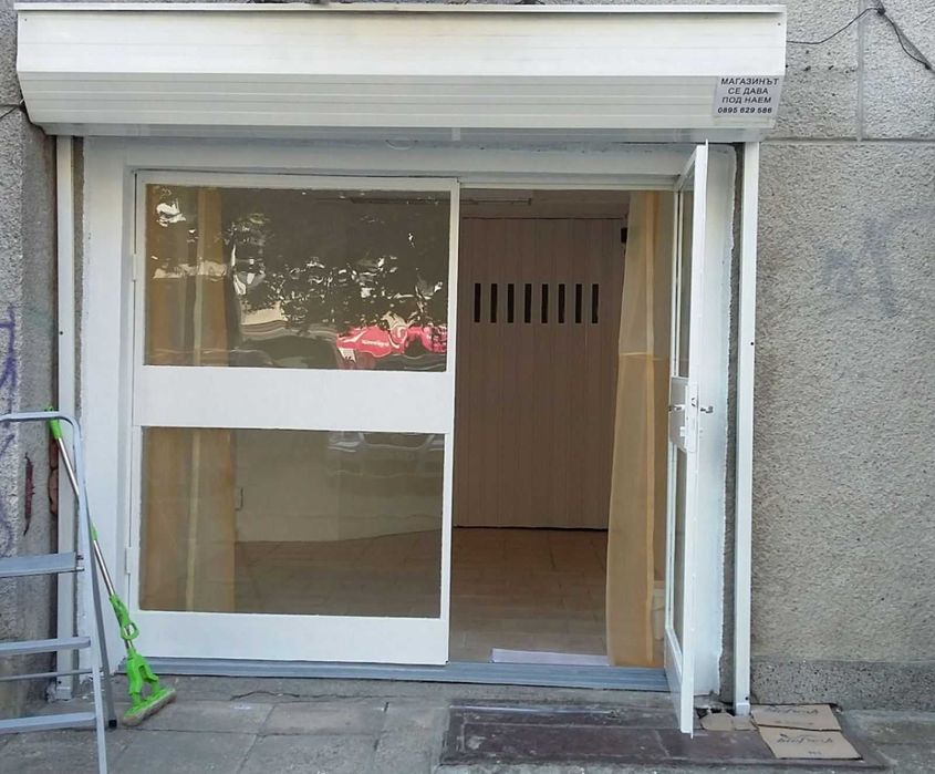 Дава се под наем Магазин в Варна, Колхозен пазар - 18 кв.м за 250 € - Снимка #1