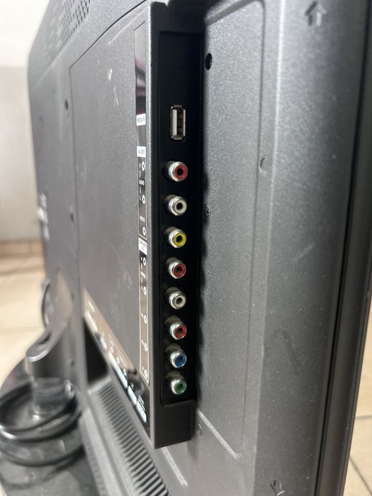 Продам нерабочий телевизор Hitachi