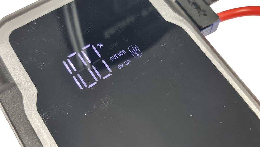 Бустер -Стартерно устройство за аварийно запалване с дигитален дисплей