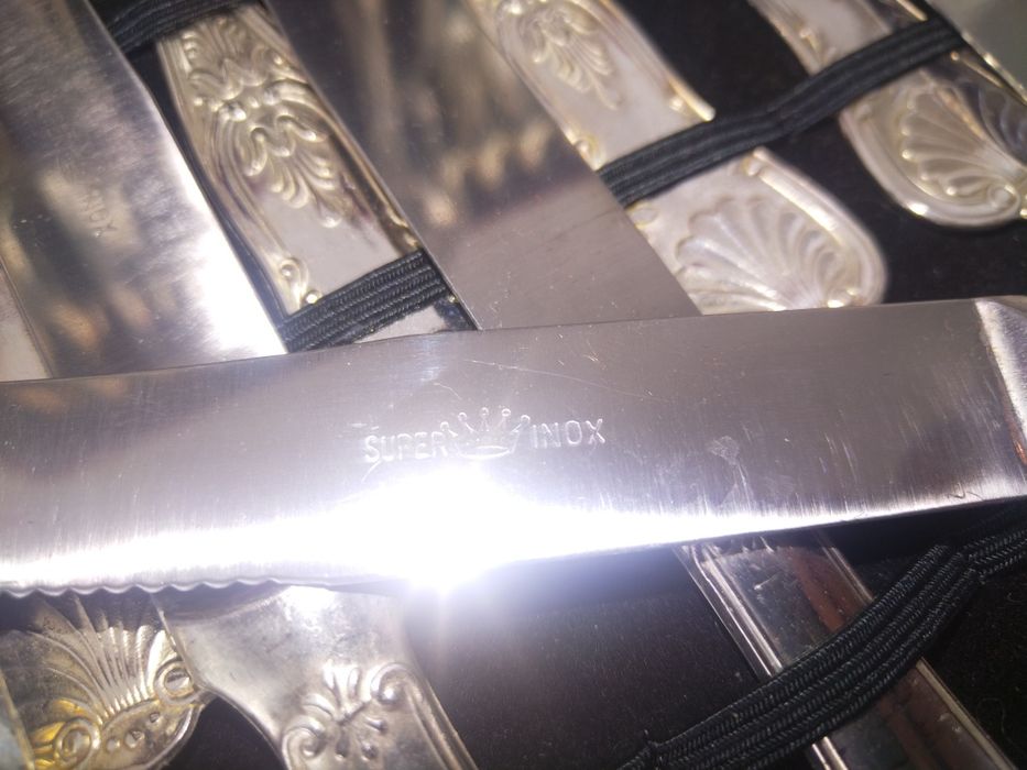 Италиански посребрени прибори за хранене. 
Комплекта е в кутия и е за