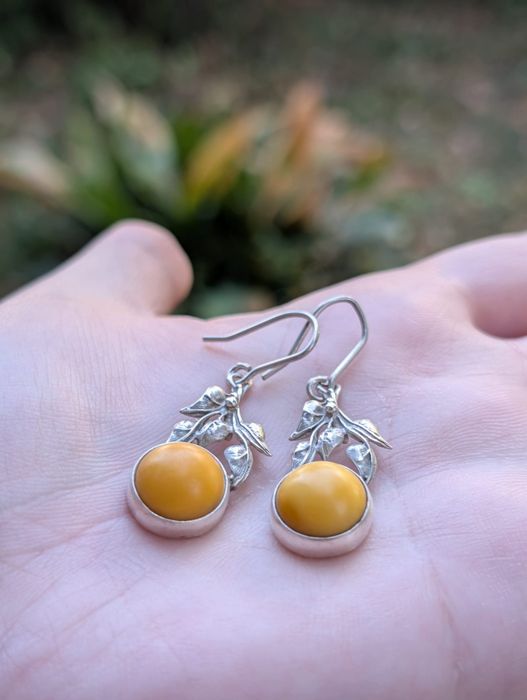 Vechi cercei din argint de 925, Art Nouveau, model floral si chihlimbar natural baltic galben, egg yolk, rar