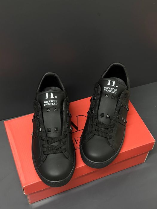 Adidasi Valentino noi