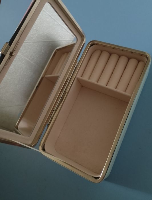 Шкатулка для украшений