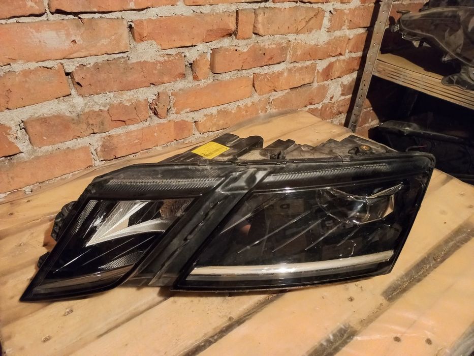 Ляв фар за Шкода Октавия 2017-2020