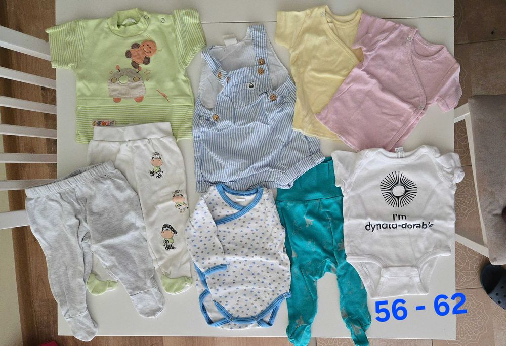 Хубави, евтини и запазени бебешки и детски дрехи