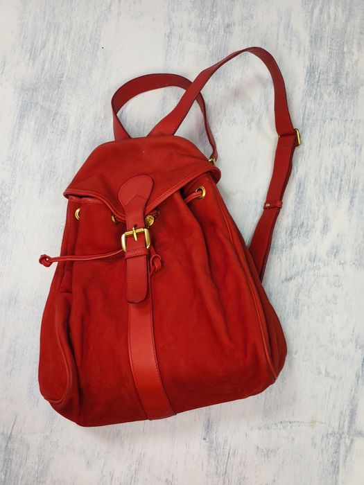 Gucci ,Винтидж червена кожена /велурена раница, като нова 
Винтидж чер