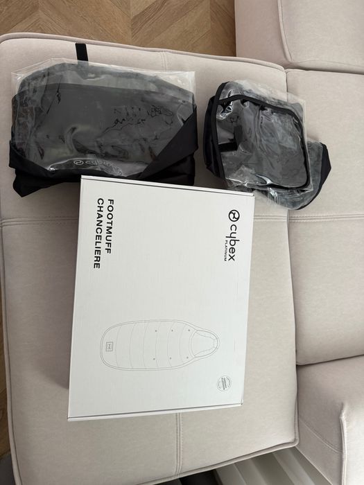 Cybex Priam 4 Platinum + два коша + зимен чувал + аксесоари