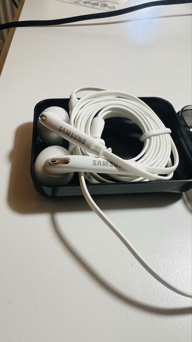 Casti cu fir Samsung noi