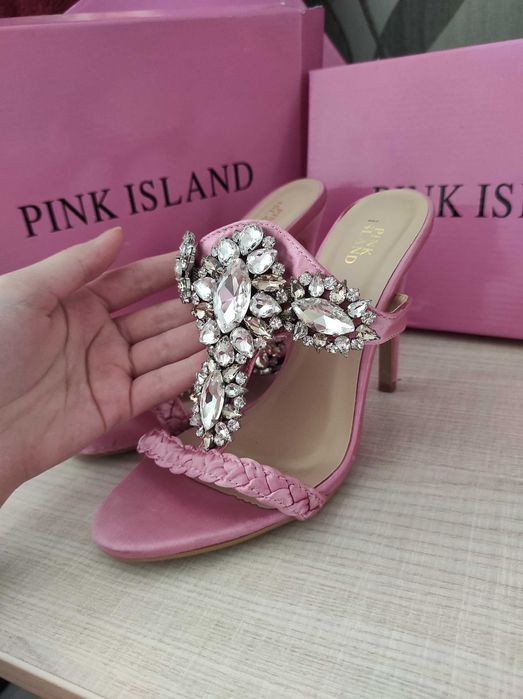 Красивая босоножка от Pink Island