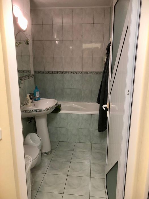 Vand apartament cu patru camere decomandat