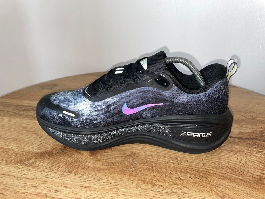 Sneakers NIKE Vomero Plus nr 42 - 44