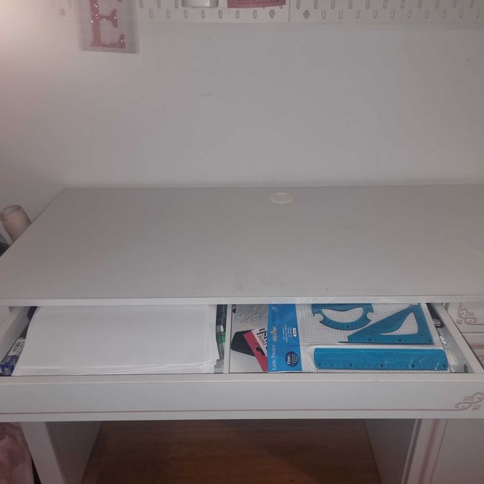 Birou pentru camera de fete