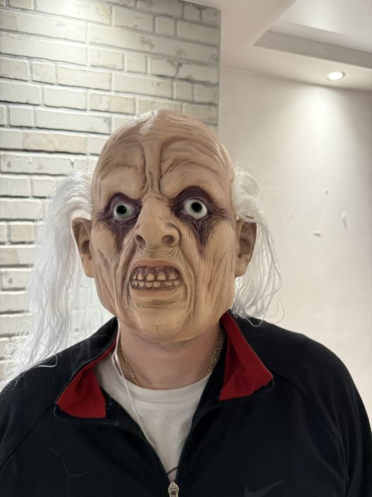 Карнавални костюми и маски