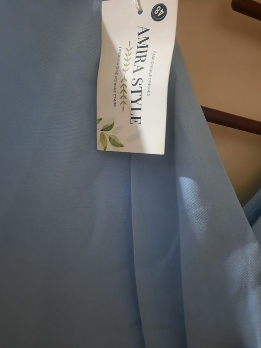 Продам платье новое белое синии